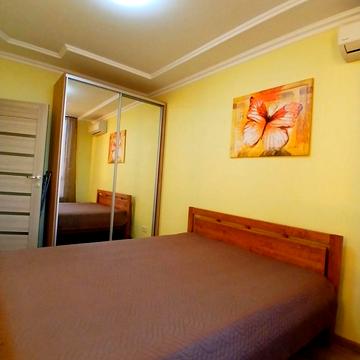 Каховська вул., 60