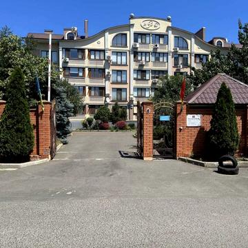 Таїрова вул., 6