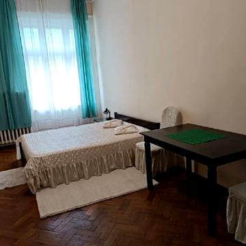 Адама Міцкевича пл., 5