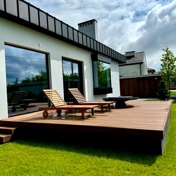 Пилипа Орлика вул., 1