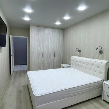 Набережна Перемоги вул., 42