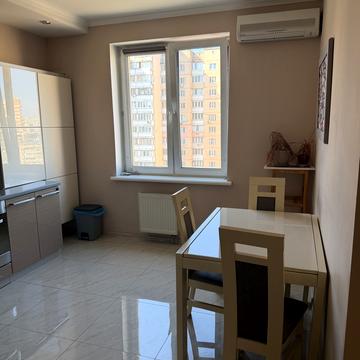 Полтавська вул., 10