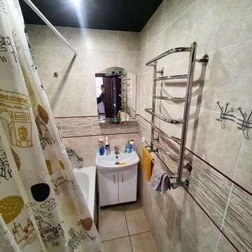 Грушевського вул., 63