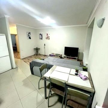 Черкаська вул., 4