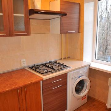 Нижньодніпровська вул., 4