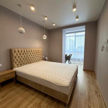 Набережна Перемоги вул., 42