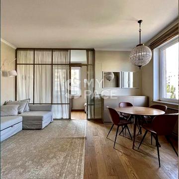 Дмитрівська вул., 82