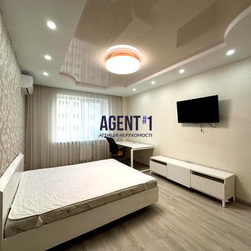 Валерія Лобановського вул., 28