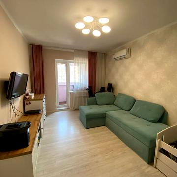 Академіка Сахарова вул., 44