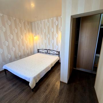 Лесі Українки просп. (Пушкіна), 1