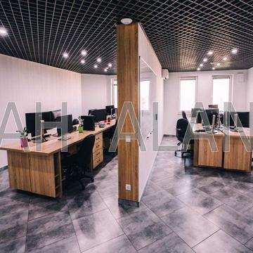 Срібнокільська вул., 1