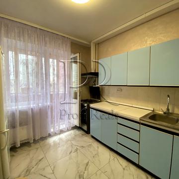 Райдужна вул., 4