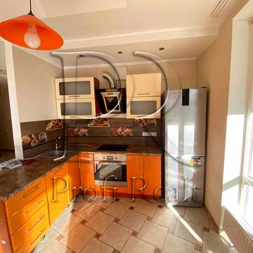 Анатолія Петрицького вул., 19