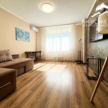 Воскресенська вул., 16