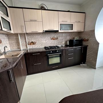 Василя Стуса вул., 40