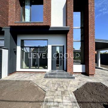 Таїсії Радченко вул., 47