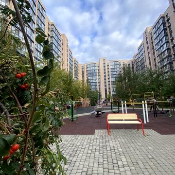 Набережна Перемоги вул., 42