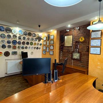 Чорновола вул., 20