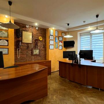 Чорновола вул., 20