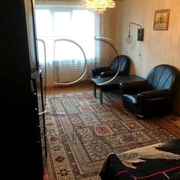 Полярна вул., 3