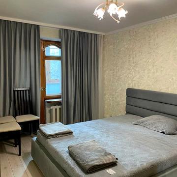 Миколи Міхновського вул., 10/1