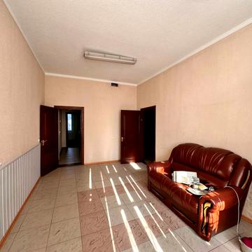 Партизанська вул., 25