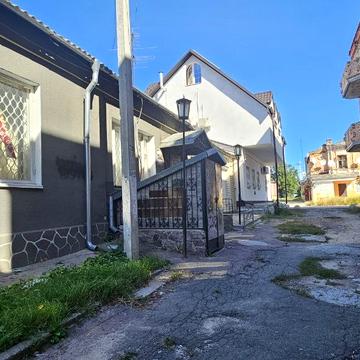 Театральна вул., 7/6