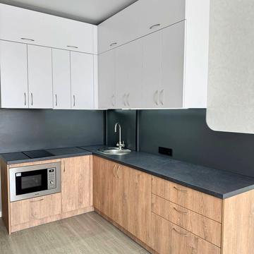 Залізнична вул., 32