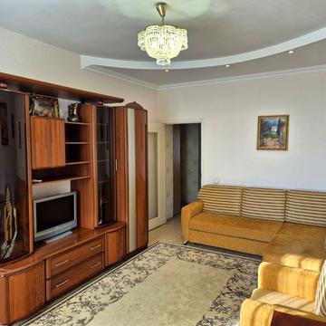 Інститутська вул., 18