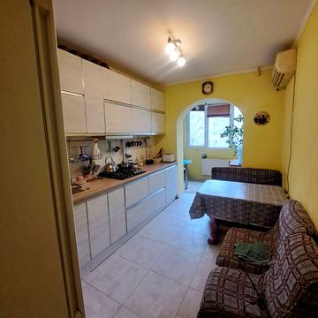 Небесної Сотні просп. (Маршала Жукова), 8