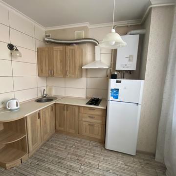 Тернопільська вул., 10