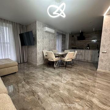 Героїв Дніпра вул., 6