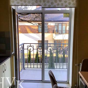 Василя Ґренджі-Донського пл., 3а