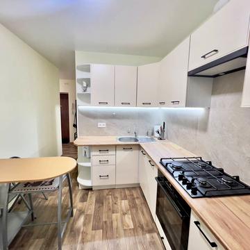 Олександра Поля просп. (Кірова), 44-Б