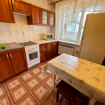 Менахем-Мендл Шнеєрсона вул. (Мініна), 7