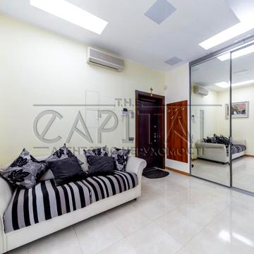 Лесі Українки бульв., 23