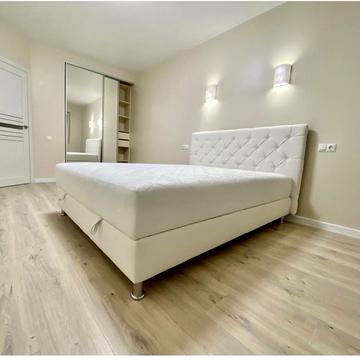 Студентська вул., 34