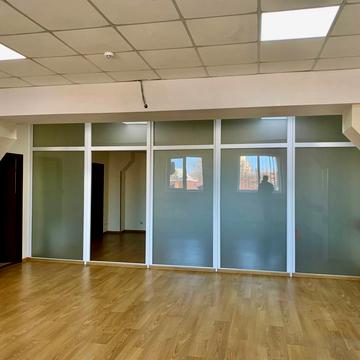 Будівельників вул., 23