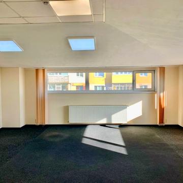 Будівельників вул., 23