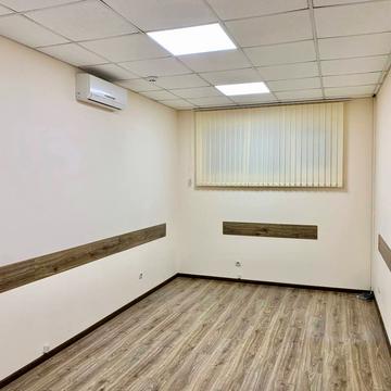 Будівельників вул., 23