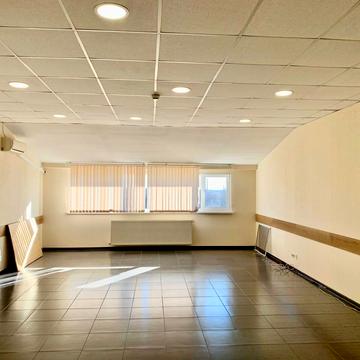 Будівельників вул., 23