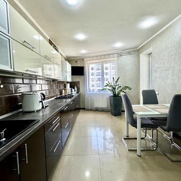 Андрія Сахарова вул., 14б