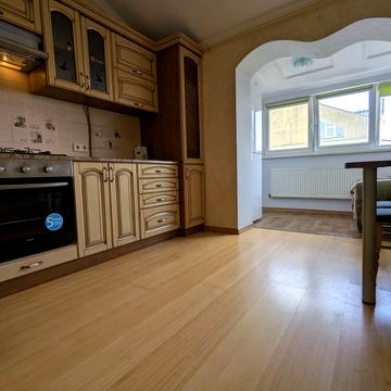 Василя Симоненка вул., 37