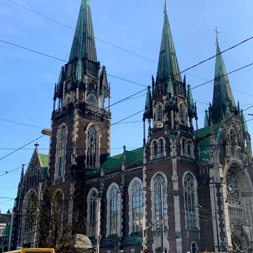 Степана Бандери вул. (), 1