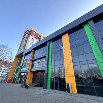 Машинобудівників вул., 16