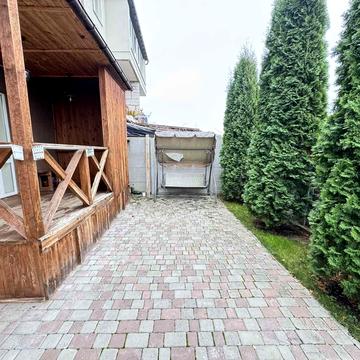 Зелена вул., 18