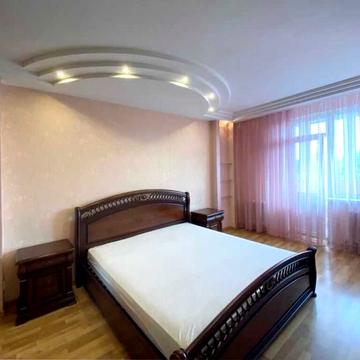 Феодосійський пров., 12