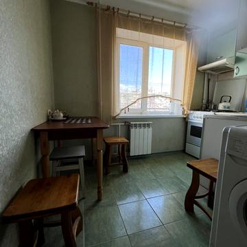 Богатирська вул., 18