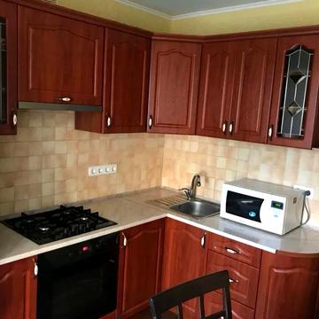 Тростянецька вул., 12