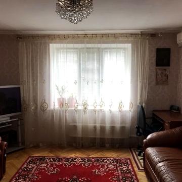 Тростянецька вул., 12